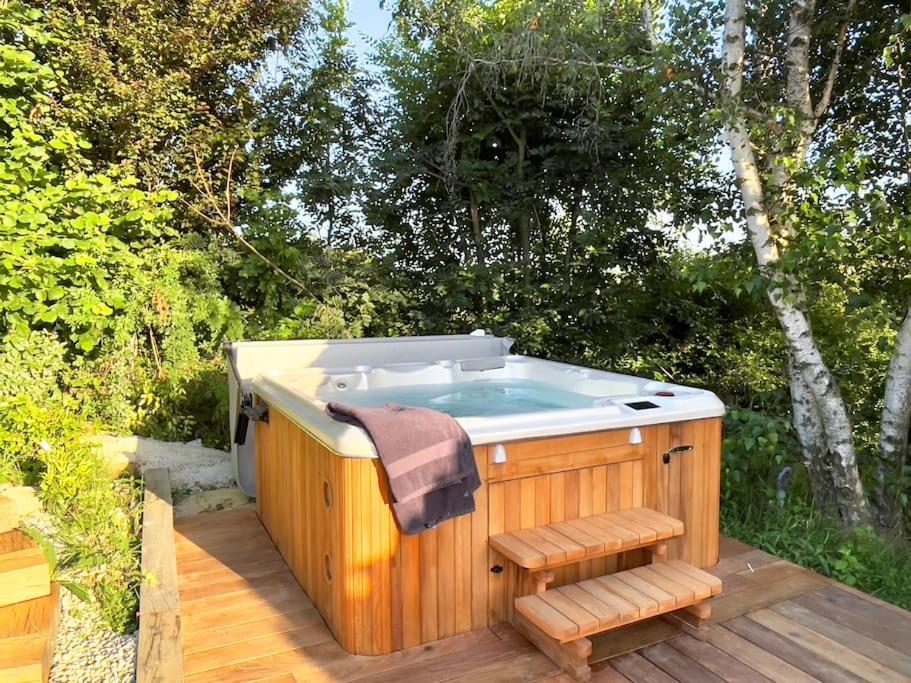 Gîte de charme pour couple avec sauna et jacuzzi extérieurs privatifs Peaugres Exterior foto