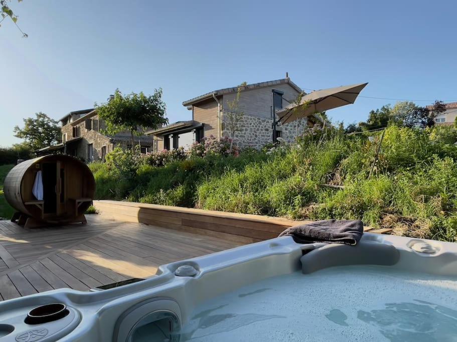 Gîte de charme pour couple avec sauna et jacuzzi extérieurs privatifs Peaugres Exterior foto