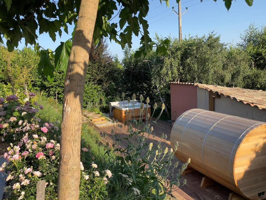 Gîte de charme pour couple avec sauna et jacuzzi extérieurs privatifs Peaugres Exterior foto