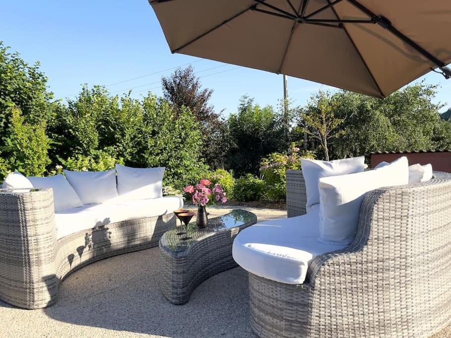 Gîte de charme pour couple avec sauna et jacuzzi extérieurs privatifs Peaugres Exterior foto