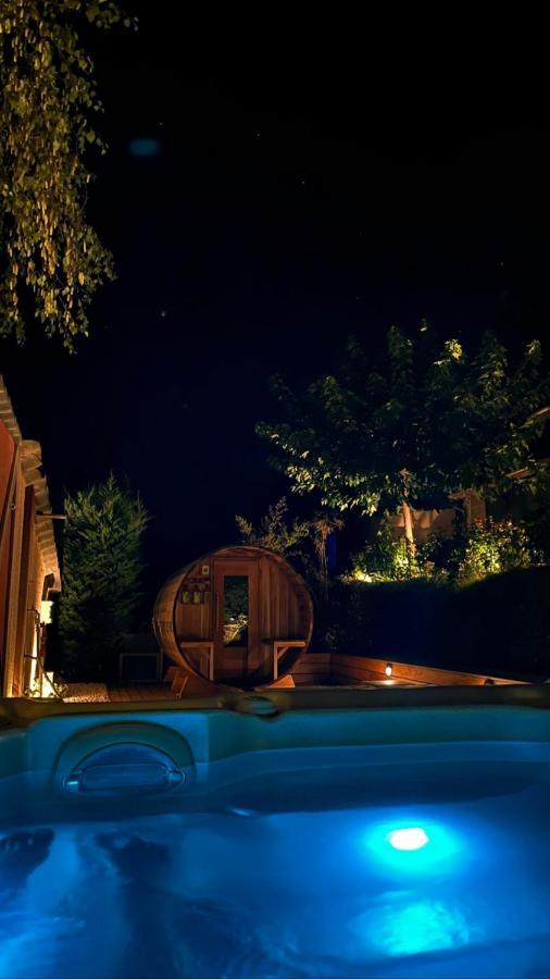 Gîte de charme pour couple avec sauna et jacuzzi extérieurs privatifs Peaugres Exterior foto